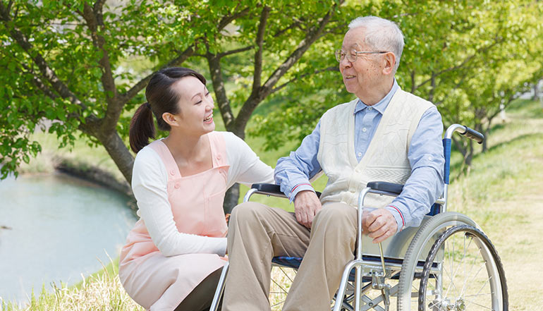 理学療法士などリハビリの専門家がいる施設をお探しの方