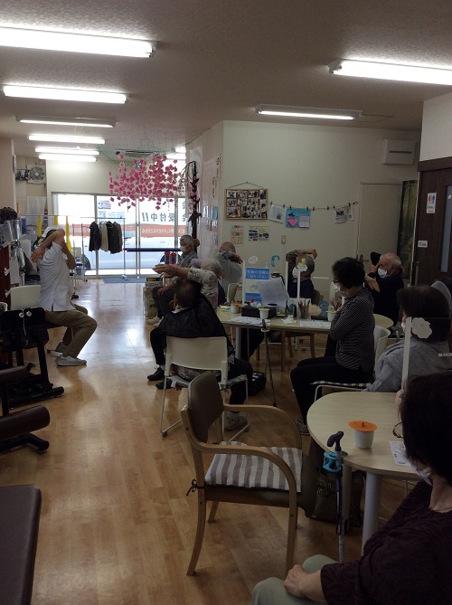 肩のストレッチ風景
